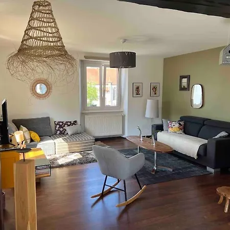 * La Petite Alsacienne * *